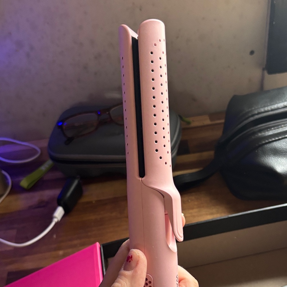 Pink Travel Hair Dryer with Diffuser - Compact Lightweight Styling Tool - Picture 4 of 7